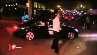 Ausländer vor der Disco