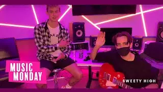 Zach Hood Performs 'Isabelle'