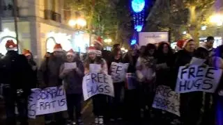astro del ciel free hugs 22-12-2011 Napoli via scarlatti