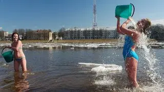 Массовое обливание холодной водой в Великом Новгороде (Ice Bucket Challenge) 2021