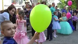 Танец с шарами на выпускном балу 2017 