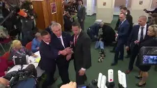 Český prezident Miloš Zeman napaden feministkou / Czech president Miloš Zeman attacked by feminist