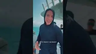 Daddy Yankee nadando con tiburones