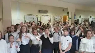 С праздником, дорогие мамы! В видео - наш флешмоб на перемене:)