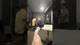 Ели мясо мужики и играли песни! Нога в кадре не пострадала! 