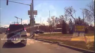 Зачем включать поворотник и смотреть в зеркало