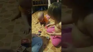 малыши хохочут