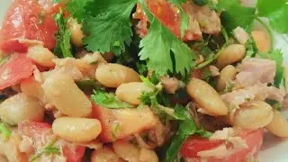 Салат из фасоли и тунца.