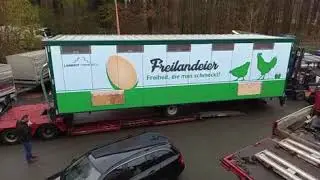 Verladung des Mobilstalles ROWA 500