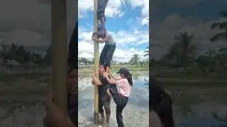 Panjat pinang wanita kocak🤣