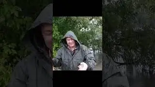 Рыбалка. Карась на фидер в проливной дождь осенью.