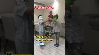 Örümcek adam kavga eden arkadaşlarını ayırdı.