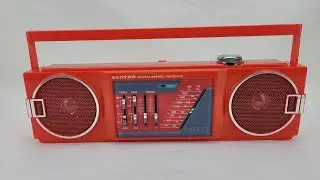 Vintage Lloyd's Model No.N275 Series 901 AM/FM Stereo Receiver Red Radio Demo