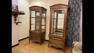 Шкаф с витриной из массива дуба