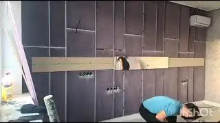 установка зеркало на стеновую панель