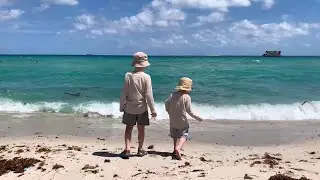 Сережа и Максим в Майями. Первый раз вышли к океану. Miami beach. Видео для детей.