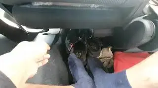 Agar kursi baris 2 dilipat tidak jatuh mengenai kaki. Daihatsu Sigra