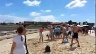 Экстрим! Реактивный поток воздуха из двигателей самолета против экстремалов