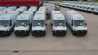WAS Firmengelände Emsbüren: Ambulanzen und mobile Kliniken vor der Kundenabnahme.