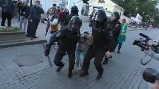 Мент ударил девушку в живот при задержании 10.08.19