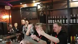 Опасный бармен 😁               *Dangerous bartender*