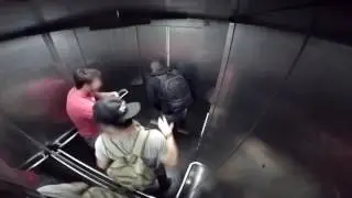 ATS - Broma en un ascensor