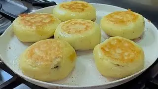 Boil and mash the potatoes, stuffed and pan-fry, crispy and delicious pancakes are ready!