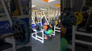 Приседания со штангой на плечах  #gymmotivation #sports #gymgirls #powerlifting