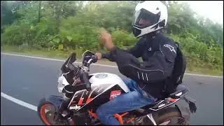 HOW BIKERS GO TO COLLEGE | KTM DUKE 200,390 | RE-UPLOAD*