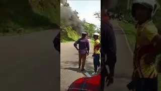 Nissan Qashqai fire Hatton - Colombo main road, Close to Diyagala Restaurant Watawala. #accidentnews