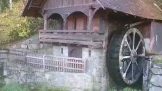 Molino antiguo con rueda de madera en Hofstetten, Alemania/Deutschland