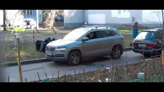 Под окном 2023 апр 06 - 08 яндекс такси 022 030 208 413 917 автобусы грузовики стоянка на газоне мам