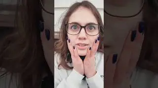 Анна Витальевна, почему не по форме? Где твоя клетчатая юбка? 