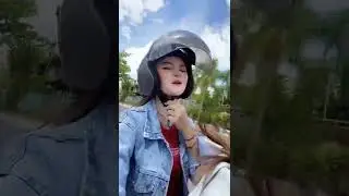Helm nya dipegang ilang