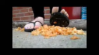 Crunchy pork rinds crush
