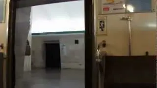 Метро c 2-ми дверьми (горлифт), Санкт-Петербург, утро июля 2012г.