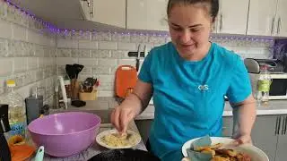 Весь день в заботах: и на кухне и в огороде   работа кипит