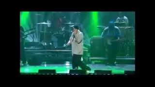 Eminem - lose yourself (live at 2003 grammy awards)