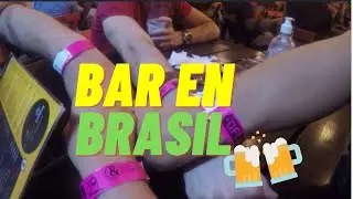 FUI A UN BAR CON MIS AMIGOS