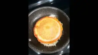 BREAKFAST UNDER 10 MINUTES.. if you don’t have crispy edges then what are you doing?! #foodie