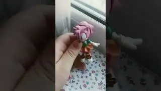 Соник:Эй Эми ты... Смотришь в окно? Эми: Хочу я понять.... ПОЧЕМУ ТАК СВЕТЛО?!