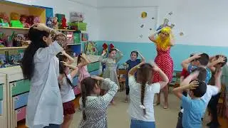 Танцпол с Веснушкой Двигайся-замри