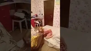 Удар для мамы. Учимся делать сальто 😳 