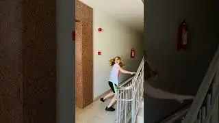 Папина тапочка догнала дочку