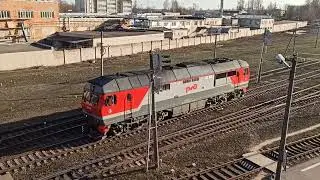 Движение поездов на станции Псков-Пассажирский в разное время.