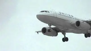 United Airlines Airbus A319 from Dallas/Fort Worth Intl (KDFW) landing runway 28 at O'hare (KORD)
