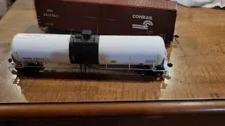 new rolling stock scaletrains rivit counter trinity tank and athearn rtr conrail box car