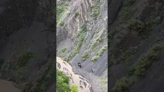 Спускаемся в ущелье. 