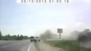 Acidente na Rússia, impressionante carro sai voando!