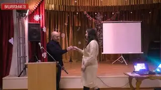 Выпускнице медколледжа вручили ключи от квартиры на ярмарке вакансий